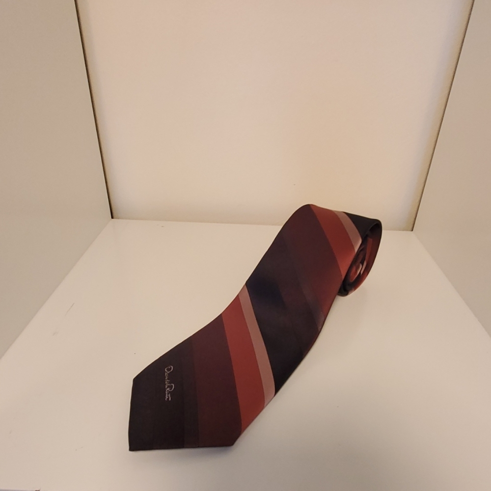 Oscar de la Renta Mens Diagonal Stripe Tie